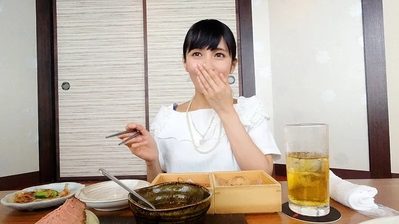 【逢見リカ】ミニ系淫乱爆乳人妻と中出し不倫！卒業すぐセレブ婚した若妻は、焦らして膨らんだ巨大生チ●ポを生膣でシゴいて潮吹き絶頂！浮気精子をたっぷり搾り取る寝取られ痴女ビッチと個人撮影