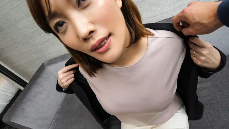 【池谷佳純】【人妻不倫NTRハメ撮り流出】【個人】Gcupの司法書士 すみれさん43歳 孕ますまで終わらない中出し。若チンポを欲しがる美人スレンダーの浮気妻 声を押し殺しイキ乱れる