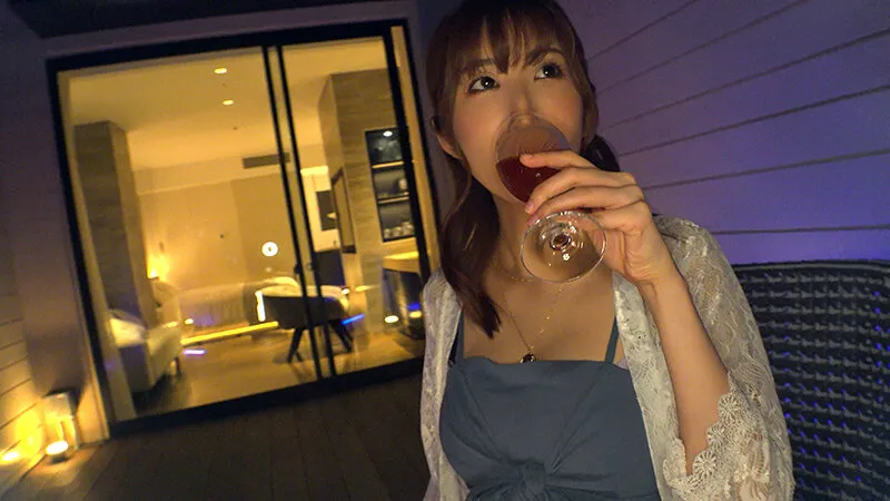 【彩奈リナ】【巨乳Icupセレブ妻】マッスル vs セレブ妻 スライム美乳の美女妻を筋肉チ○ポでハメ堕とす！正常位M字の完全に子宮種付け受け入れで 中出しされて脳みそ昇天妻 個撮SEX【マッチングアプリ罠】