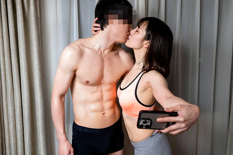 【及川うみ】【腹筋女子】引き締まった肉体ジムトレーナーの彼女×生徒×アスリート先輩=3P生ハメ乱交 一晩に何発も！とにかく熱くて激しいめっちゃ気持ちいい生ハメ中出し