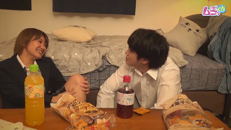 【美波もも】【JK】●校生盗撮 友達のエッチ話に興味津々なお年頃☆チャラいのに実は半童貞なうぶ男子をギャルいJ系女子が筆おろし♪