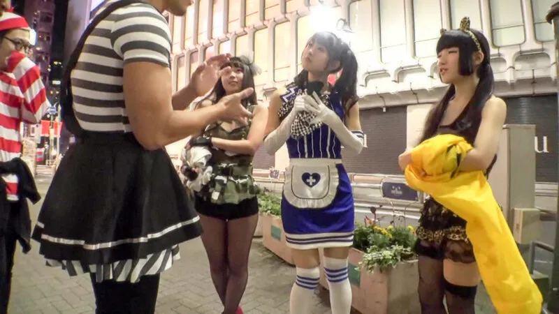 【あいなっつ あおいれな 若宮はずき 他】ハロウィンギャルナンパ in渋谷 ハロウィンに浮かれるコスプレ美女を捕獲して飲んで酔わせて即マンGET！4名