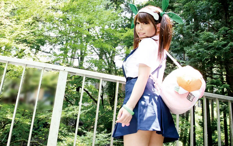 【芹野莉奈 千星はるか】SNSで募集した素人コスプレイヤーと中出しオフパコ撮影会 2枚組