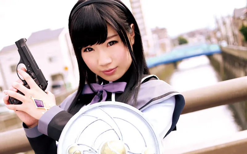 【芹野莉奈 千星はるか】SNSで募集した素人コスプレイヤーと中出しオフパコ撮影会 2枚組