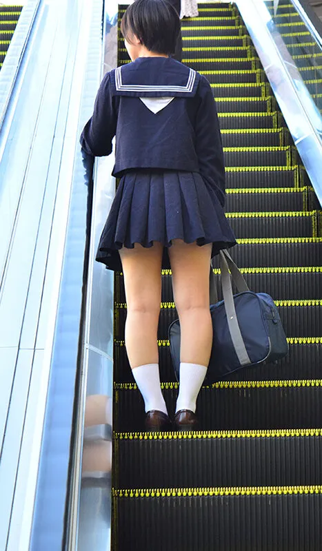 【水沢つぐみ もなみ鈴 円さゆき】【JK】【ボーイッシュ少女粘着尾行＆種付け記録】女子校生3名 グループアイドル系 童顔ショートヘア 修学旅行生 睡眠姦 非道中出しSEX映像