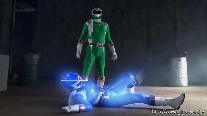 解雇ヒーロー ヒロイン復讐 バドブルー 春原未来