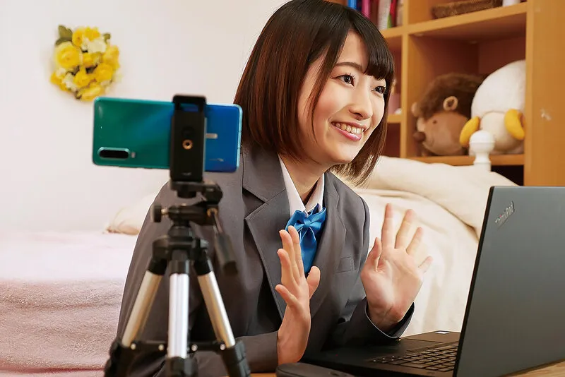 【奏音かのん ちはる 中城葵 姫咲はな 松本いちか 柳井ひな】【JK】まさか！エロ配信が担任の先生にバレちゃうなんて！！ 総集編