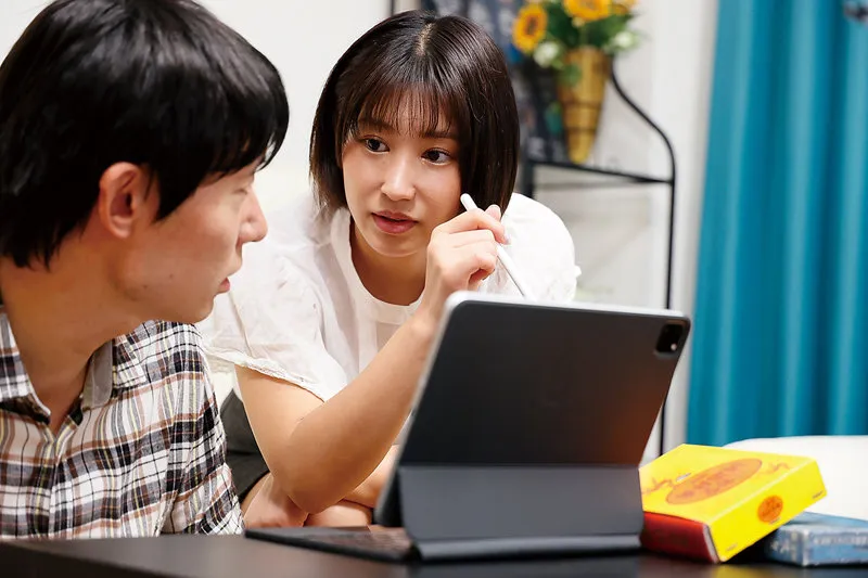 【濡れ透け】突然の豪雨でズブ濡れ… 帰れなくなった憧れの家庭教師 美波もも