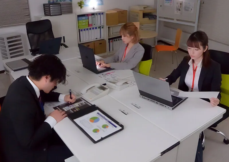 【有村のぞみ＆小花のん】『もう死んでも構わない！最高！』サンドイッチアナル舐め3Pで昇天！女上司2人の本気レズを見てしまったらボクも巻き込まれてしまい…