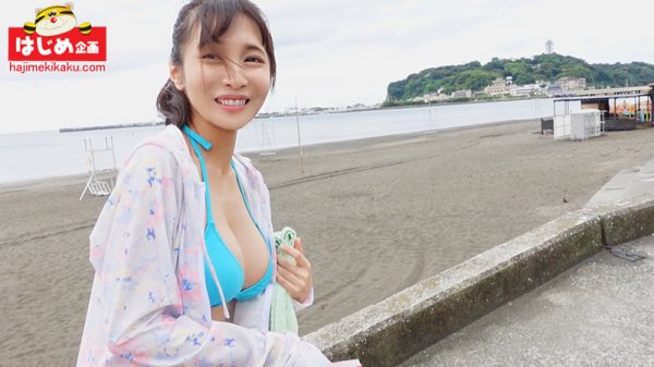 【逢見リカ 他】湘南の海で出会った水着ギャルと一般デカチン男性が初対面マッチングCARで「素股オイルマッサージ」に挑戦！ 見知らぬ男女は快楽のあまり密着即ズボで中出しまでしてしまうのか！？2