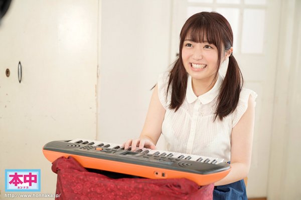 こんにちは、あおちゃんでーす！！ 新人*20歳 反応がとびっきり可愛い天然美少女 約1年ぶりのエッチで中出しAVDEBUT！！ 天野碧