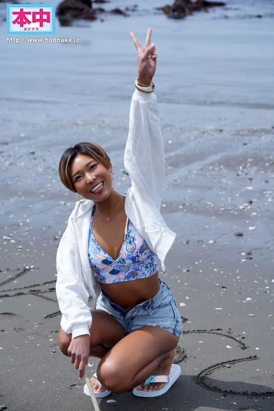 新人 海で見つけた褐色黒ギャル日サロ店員 ナンパで口説いてそのまま中出しAVデビュー★ NATSUKA