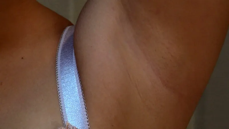 【小梅えな 他】素人娘の全裸図鑑24 今時の女の子11名が恥らいながら脱衣していく様子をじっくり撮影した、変態紳士のためのヘアヌードコレクション