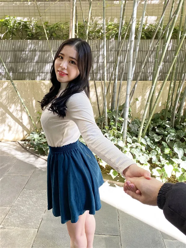 【花宮レイ】【VR】【ヤリマン数珠つなぎ】「あなたより極エロなヤリマン紹介してくれませんか？」セフレの友達はエロいのか！ぷりぷりデカ美尻＆曲線美クビレの肉食系ビッチにチャイナコスを着せて口内射精・顔射・中出し2発 れい