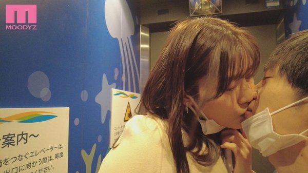 えぇー、本当に、ココで…男潮吹いちゃうの！！？ デートの最中、声を出しちゃいけない誰にもバレちゃいけないギリギリの状況で強制射精・男潮吹き小悪魔焦らしお姉さん 神宮寺ナオ