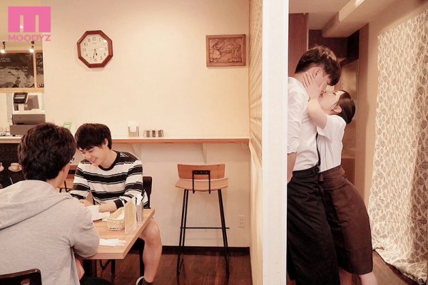 時短営業で暇になったバイト先の後輩が「逆痴漢されたい？」と小悪魔な囁き。もう射精してるのにチ○ポ奴隷にされた僕 七沢みあ