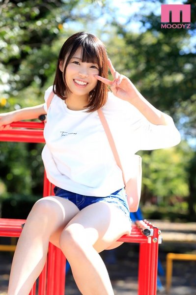 新人19歳超やんちゃな博多っ娘♪性格は中学生並みに無邪気なのにチ○ポがバカになる程高速杭打ち騎乗位が上手すぎて緊急上京即AVデビュー 松井さあや