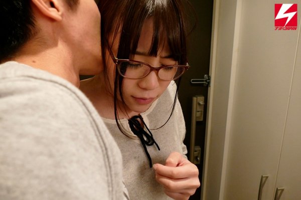 純粋無垢そうな娘がターゲっと。警戒心丸出しの女のコたちを言いくるめたら、ドえろい本性丸出しSEX撮れました 4時間