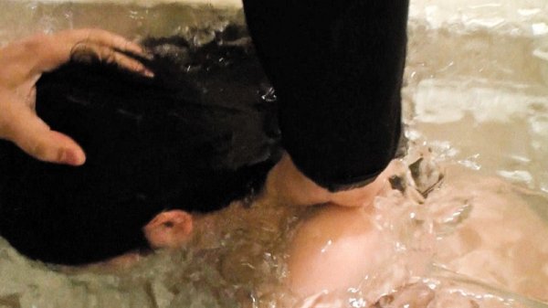 冷蔵庫いもーと ほーる 妹を冷蔵庫に閉じ込めたら、彼女は凍えてただの「穴」になってた。 前乃菜々