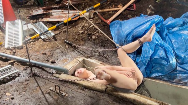 【性処理】下水管少女《尿・体液・水を口に注ぎまくる汁レ○プ》僕の下水が溺れた少女の体を駆け巡る。 花狩まい