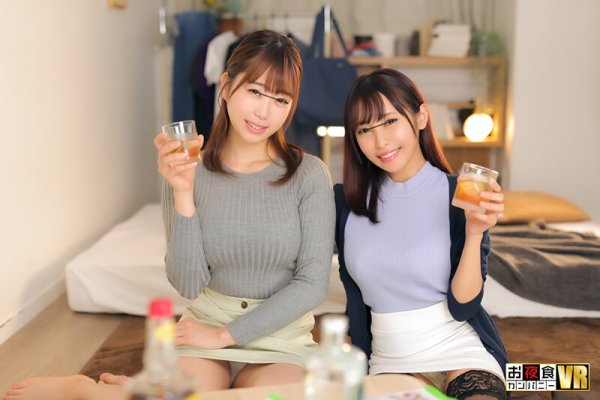 【早見依桜】【VR】 『ジュルジュルジュボ！』あれ何か気持ち良い…目を開けた状態でずっとご視聴下さい！徐々に暗闇に目が慣れてきて誰が何をしているのかが分かります！！真夜中、目を凝らしてよく見たら彼女の親友が彼女が寝ている横でボクのチ○ポをジュボジュボとフェラしていた…