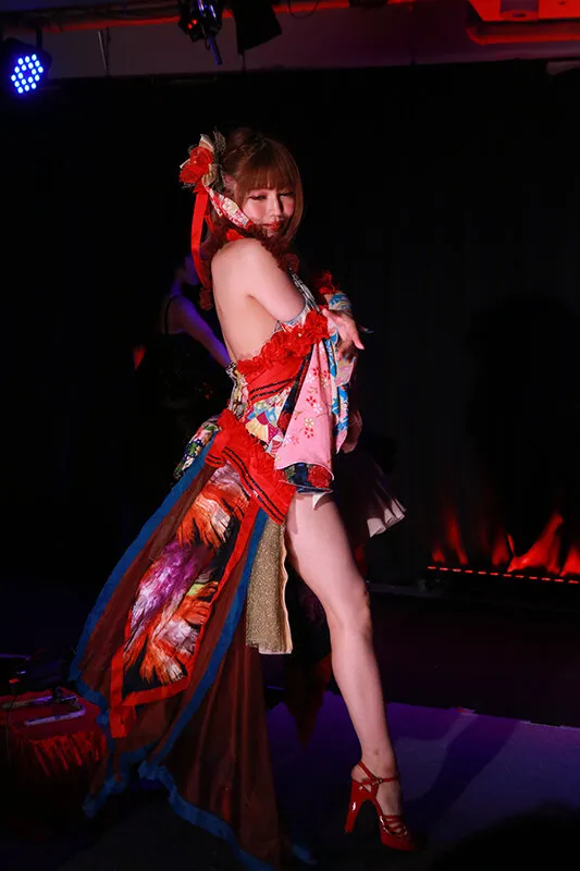 【伊東紅蘭 大見はるか 涼宮ましろ】お父さん達に捧ぐ！生ストリップショー最前線（12）完全版