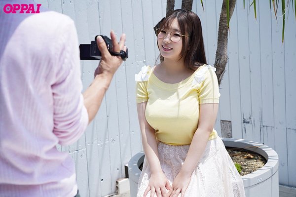 噂のメガネ巨乳女子大生が人生初の追撃ビッグバン絶頂！！鬼イカせ大覚醒スペシャル 綾瀬ことは