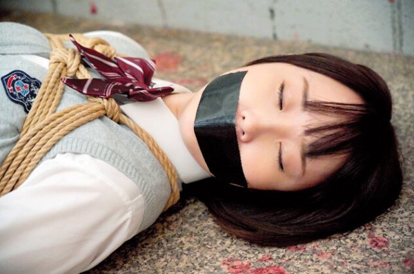 【井上そら】性支配を受け入れる無抵抗な美少女たち～制服と縛り～