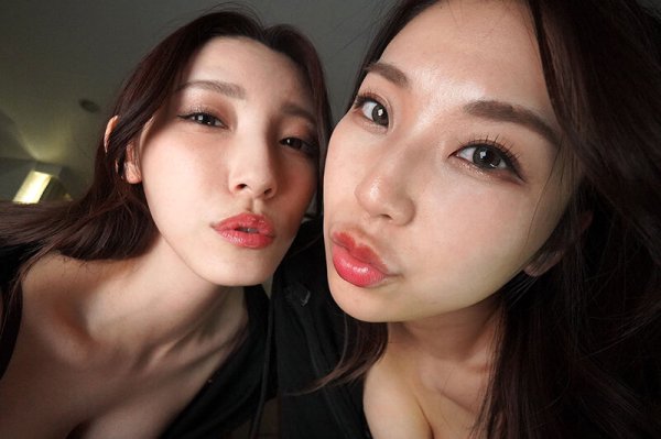 【森沢かな＆八乃つばさ】【VR】日常からドン底に堕とされた非道逆レ×プ 5年前、家に帰ると大好きな父親が隣人にレ×プされてました。助けに入ったボクもついでに犯●れた話をしてもいいですか？