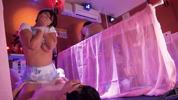 【あおいれな 他】都内某所に乳首舐め・手コキ専門裏風俗があるとの情報を受け早速潜入開始。評判通りの匠なテクニックの数々に瞬間勃起の即イキ確定！！イッた後はお…