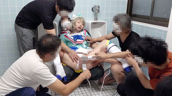 【皆月ひかる】低身長140cm台ツンデレ美少女レイヤー【美貌崩壊絶頂イクと必ずオシッコ噴射の最高ドM】【全員唾液Dキス＆イラマ喉アクメ】パイパン破壊する極太マラ連続SEXアヘ顔トランス失神まで到達した壮絶7P大乱交188分豪華二本立てスペシャル