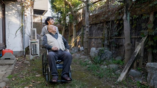 隣の変態大家におっぱいを揉まれ毎日犯されてます 舞奈みく