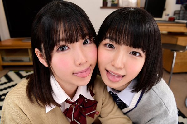 【倉本すみれ＄横宮七海】【VR】顔面優勝な地元で有名だった幼馴染の美少女達が一人暮らしのボクの家を訪ねてきた！！「どうせ彼女いないんでしょ？」と泊めてくれるお礼に超絶可愛いお顔で常に見つめながらボクの事を何度も何度も抜きまくった…七海・すみれ