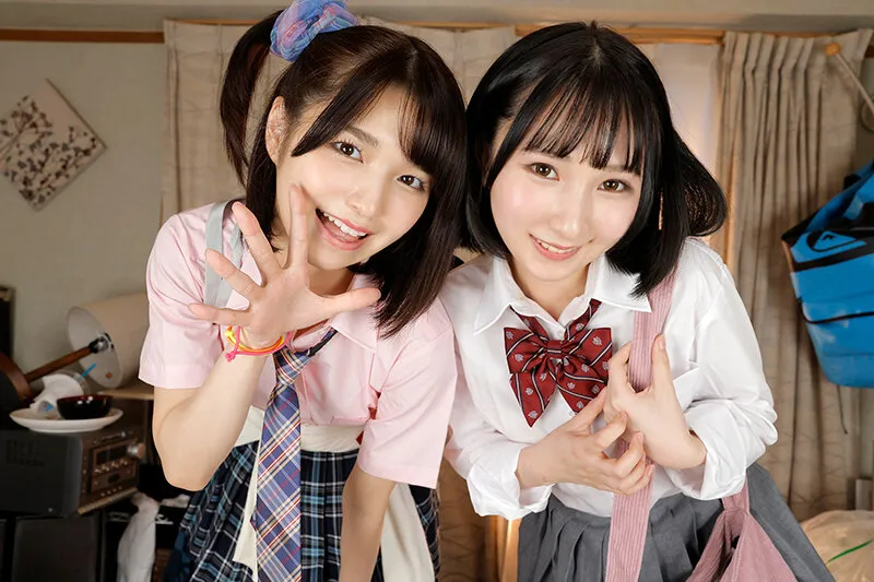 【倉本すみれ 由良かな】【JK】【VR】引きこもりの僕の家にやってきた昔から仲の良かった（ヤリマン）クラスメイト2人に弄ばれヤリマンマ○コに何発も精子を中出しさせられたある日！ すみれ・かな