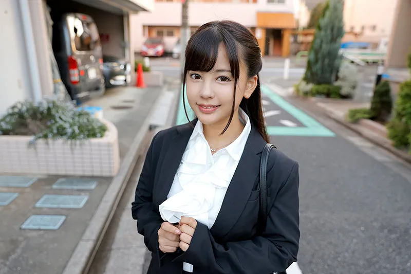 【夕美しおん】【VR】エロい身体を押し売り悪徳訪問販売員 しおん