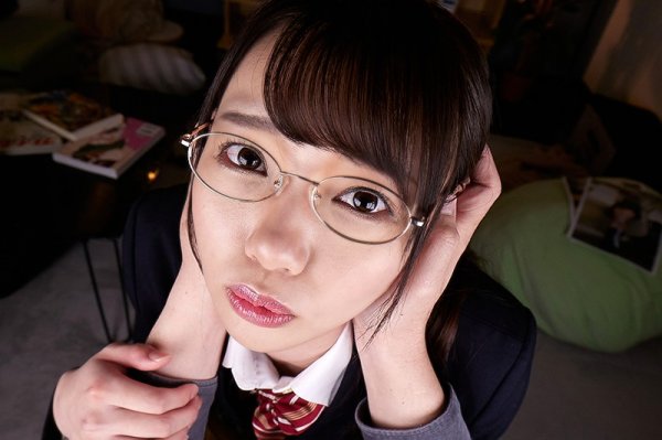 【斎藤まりな】【VR】ふわふわ地味属性のフリをした変態ちゃんは、嬉しそうにボクをディルド扱いしました。 まりな（18）　vrkm00224