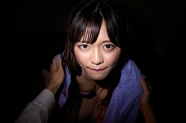 【VR】暴風雨でビショ濡れの女教師 透け下着とピタ肌に興奮欲情 停電した放課後の教室で不道徳なナマ中出し授業 奏音かのん