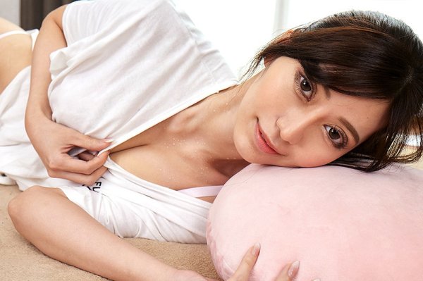 【夏希まろん】【VR】思わせぶりな魅惑ボディで誘惑され続け… 従姉弟のムンムンの灼熱フェロモンに我慢がデキなくなってしまったボク