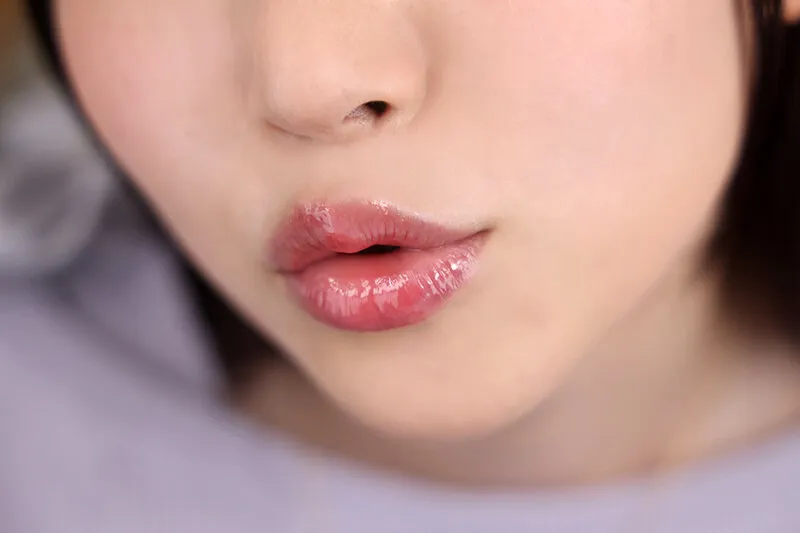 【中出し】【VR】心まで魅了する濃密なくちづけと甘いセックス… 溶けるような接吻手コキ 皆月ひかる