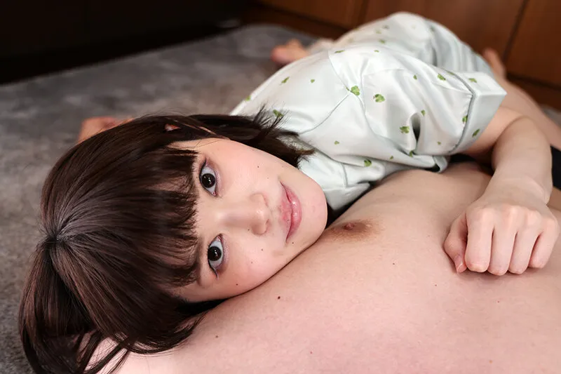 【倉本すみれ 椿りか 凪沙ゆきの 平川るる】【VR】甘くてトロける夢の時間 密着添い寝イチャラブVR