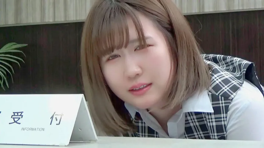 【受付嬢凌辱！】上半身は業務中 下半身はレイプ進行中！！気丈な振る舞い、献身的な対応の女性たち。 『声出すんじゃねーぞ！そのまま仕事をしとけ！』