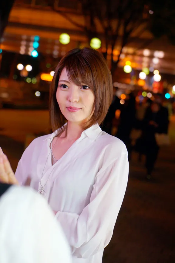 寝取られ妻 奥さん、その素敵なカラダでおもいっきり楽しみましょうよ！！不倫奥様がイク！！NTRデラックス 8時間26人