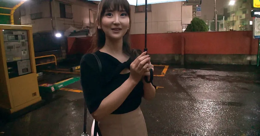 【人妻不倫NTR】街角でスレンダーで目が大きくて可愛い奥さんにインタビューと偽り事務所に連れ込んで仕掛けたエロトリップでメ～ロメロにして中出し性交！ のどかさん30歳