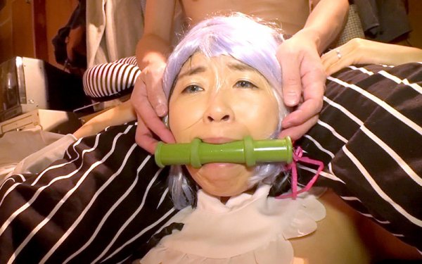 （羞恥）ババコス！（BBA）いい歳をした主婦にRe:ゼ●妹レ●のコスプレさせて辱めてみた件（中田氏） 前編 羽田希奥様 35歳