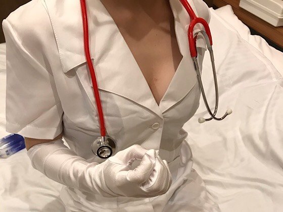 【サテン手袋手コキ】素人コスプレイヤー　ナースの搾精治療