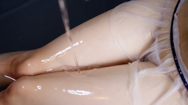 【松岡奈々 他】いっぱいぬるぬるローション塗れ【競泳水着】