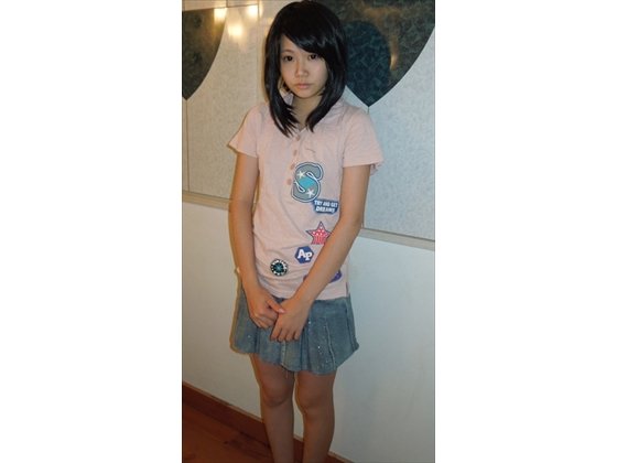 【ロリ】20代とか婆すぎ〜。アウトオブ眼中。個人撮影つるぺたChan。S級可愛い子。