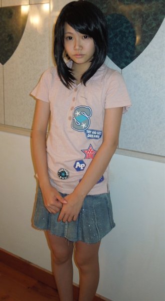 【ロリ】20代とか婆すぎ〜。アウトオブ眼中。個人撮影つるぺたChan。S級可愛い子。