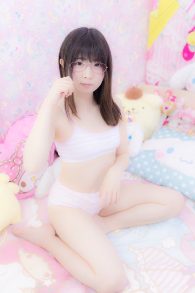 【言成ナオ】ももこが大人なのに女児服着てるー！【ロリ】