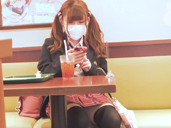 001　飲食店JKニーハイ　赤チェック白パン